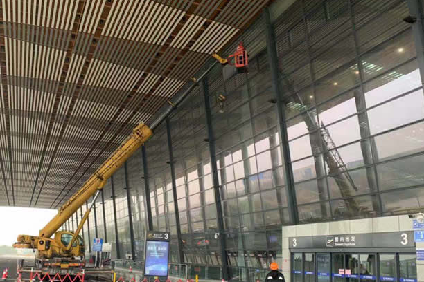 金平玻璃幕墙维护和保养